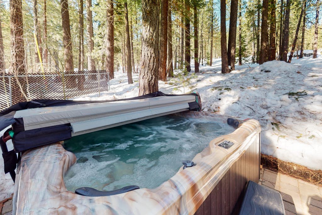 Fun Family Retreat W/ Private Hot Tub, High-Speed WiFi, Large Deck & More