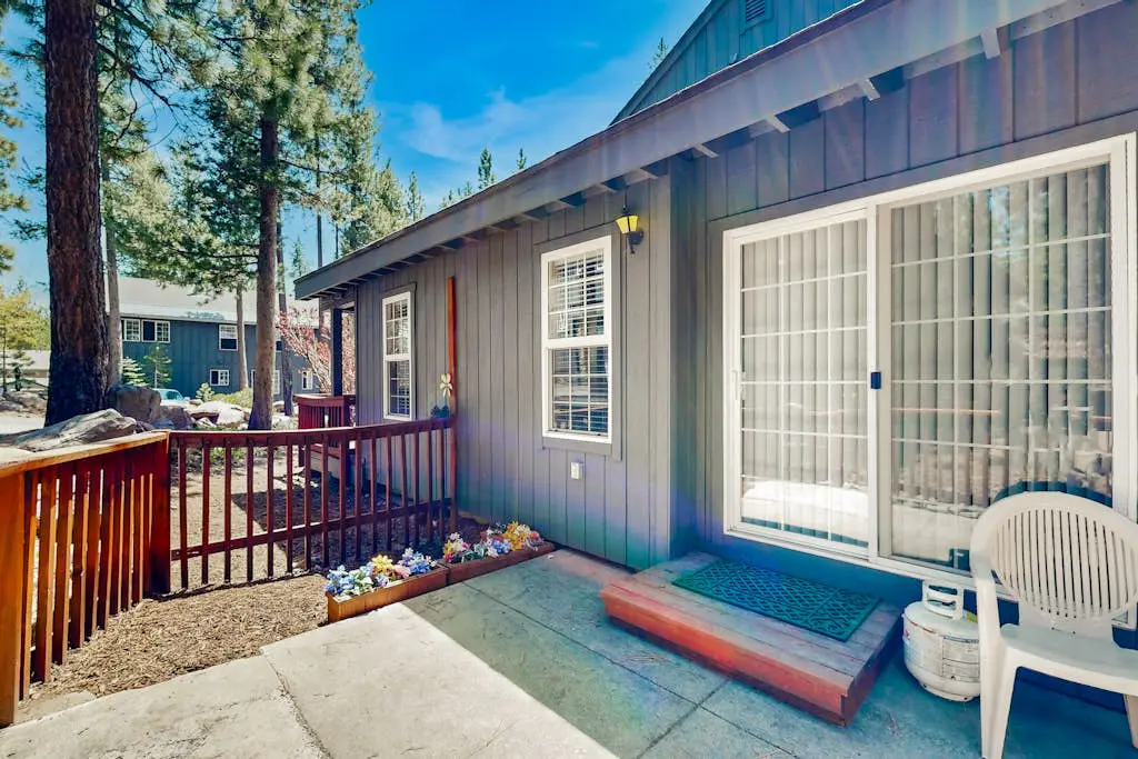 Little Pinecone Retreat