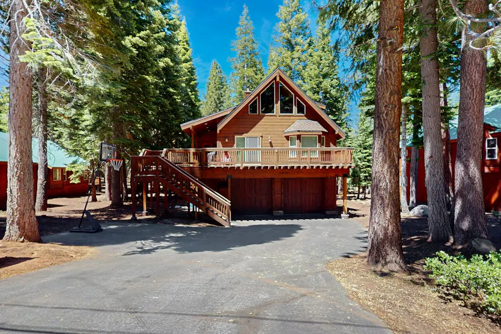 Cozy family-friendly home with wood-burning fireplace, loft, desk, & pool access