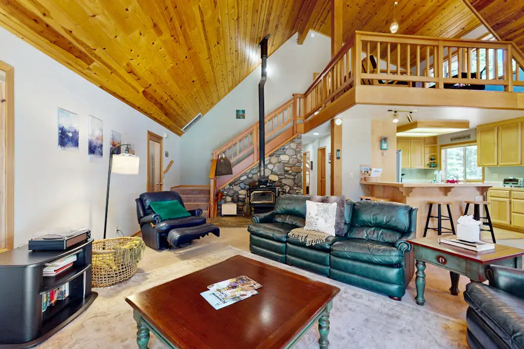 Cozy family-friendly home with wood-burning fireplace, loft, desk, & pool access