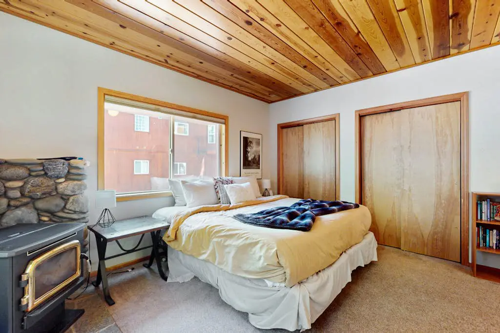 Cozy family-friendly home with wood-burning fireplace, loft, desk, & pool access