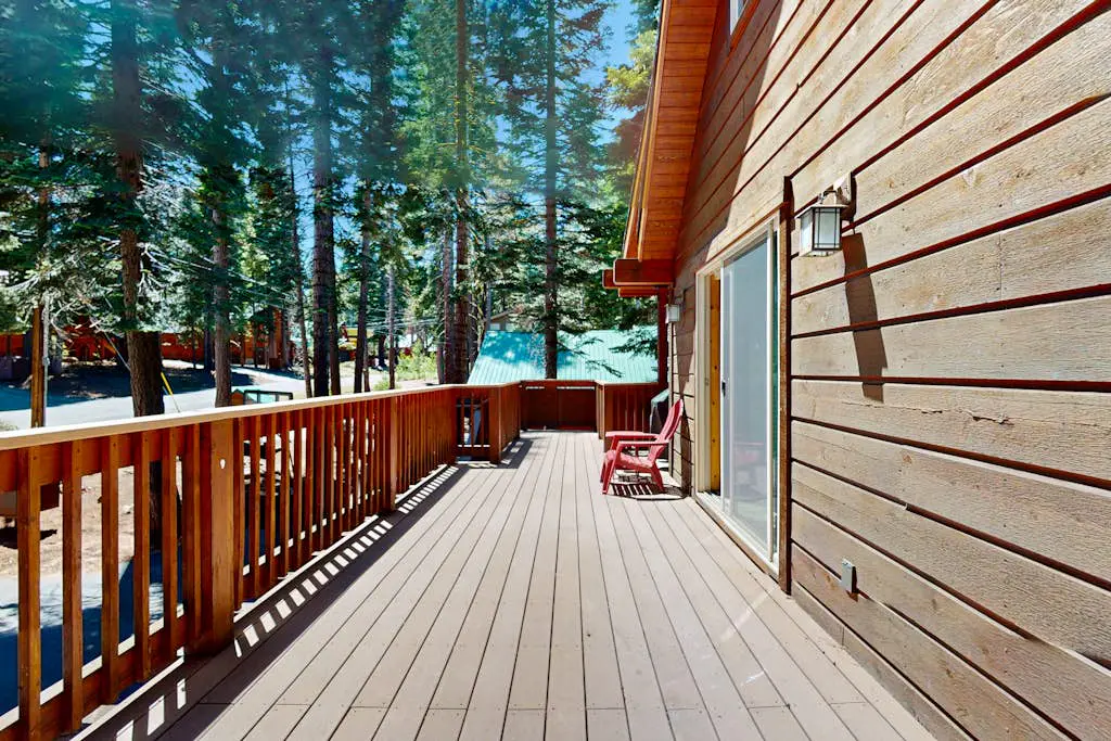 Cozy family-friendly home with wood-burning fireplace, loft, desk, & pool access