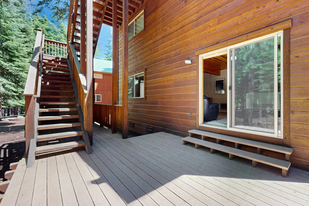 Cozy family-friendly home with wood-burning fireplace, loft, desk, & pool access