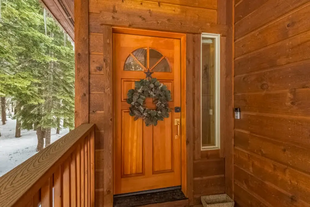 Cozy family-friendly home with wood-burning fireplace, loft, desk, & pool access