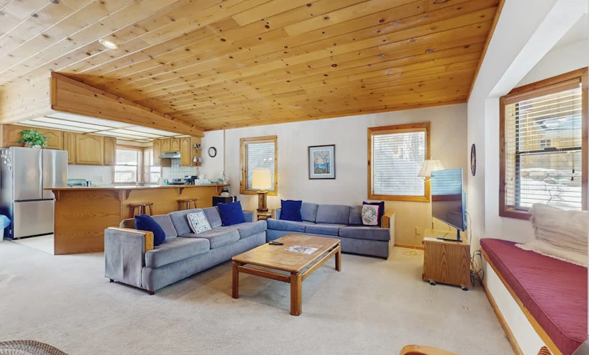 Family-friendly home w/shared pool, hot tub & access to Tahoe/Donner amenities