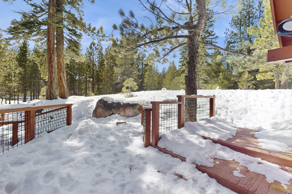 Family-friendly home w/shared pool, hot tub & access to Tahoe/Donner amenities