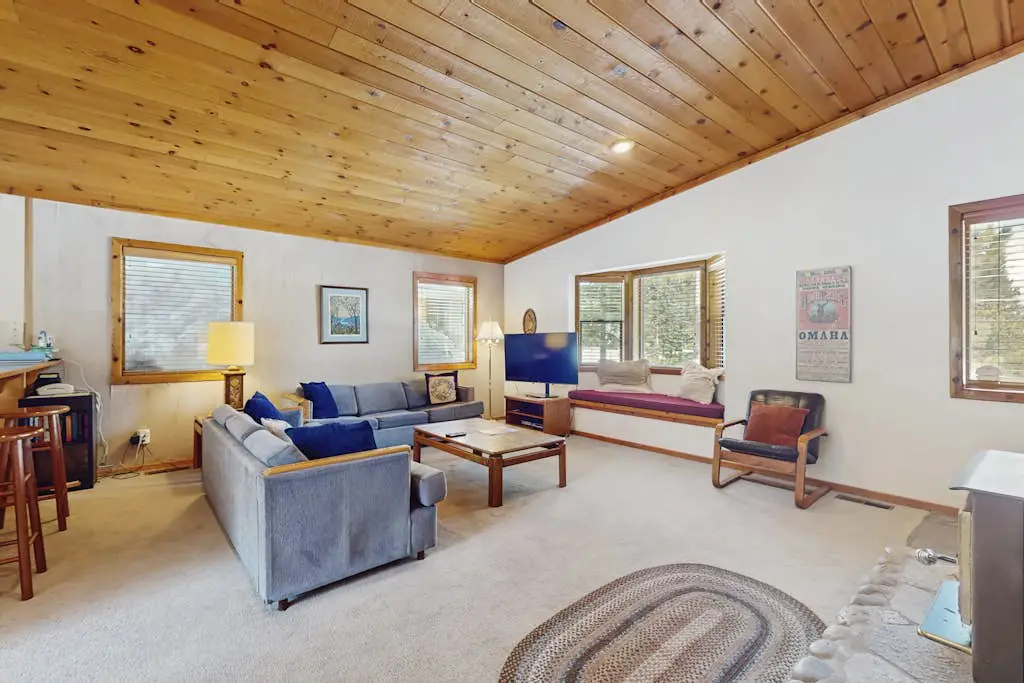 Family-friendly home w/shared pool, hot tub & access to Tahoe/Donner amenities