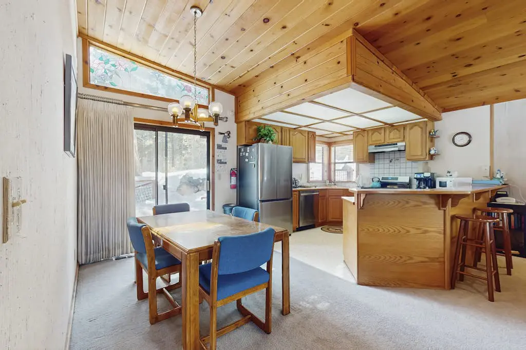Family-friendly home w/shared pool, hot tub & access to Tahoe/Donner amenities