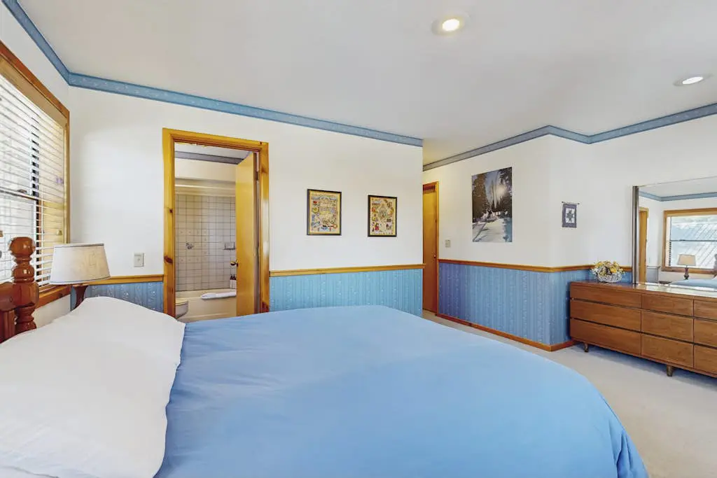 Family-friendly home w/shared pool, hot tub & access to Tahoe/Donner amenities
