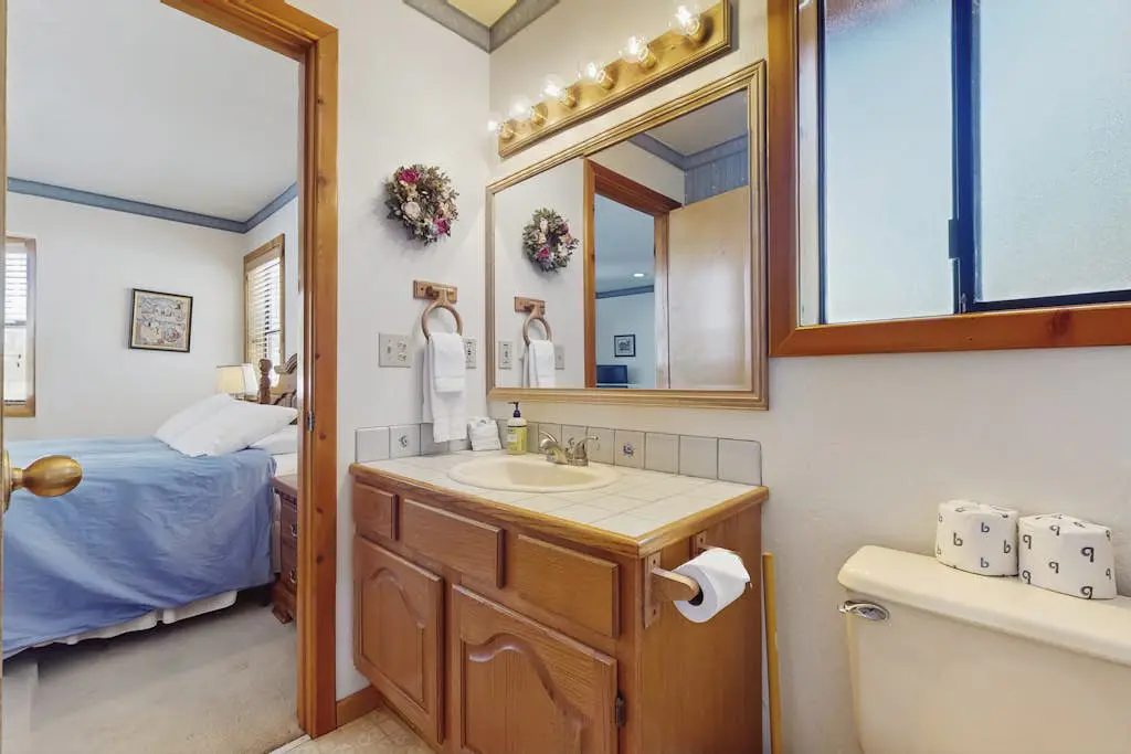 Family-friendly home w/shared pool, hot tub & access to Tahoe/Donner amenities