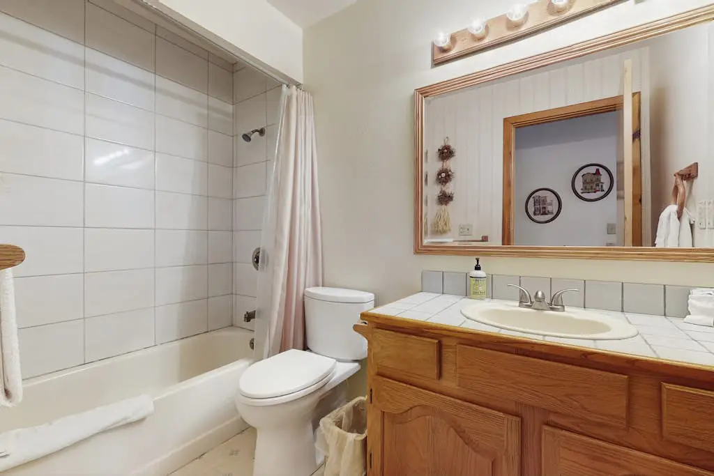 Family-friendly home w/shared pool, hot tub & access to Tahoe/Donner amenities