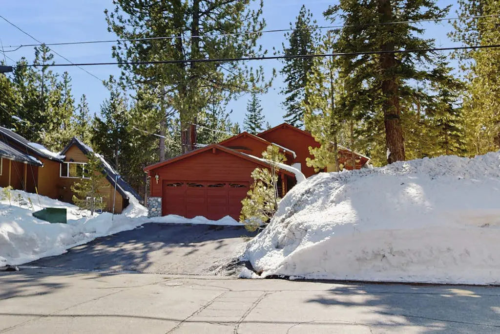 Family-friendly home w/shared pool, hot tub & access to Tahoe/Donner amenities