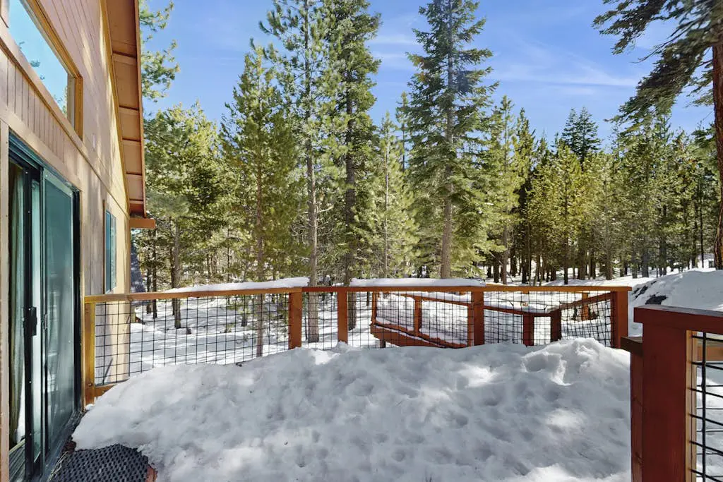 Family-friendly home w/shared pool, hot tub & access to Tahoe/Donner amenities