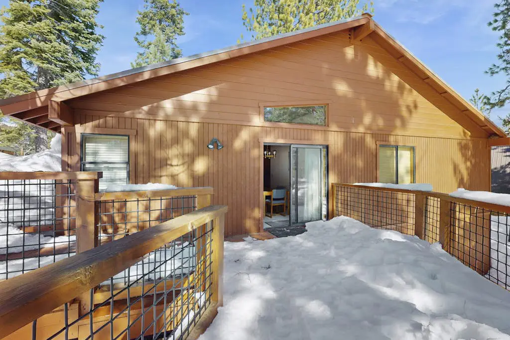 Family-friendly home w/shared pool, hot tub & access to Tahoe/Donner amenities