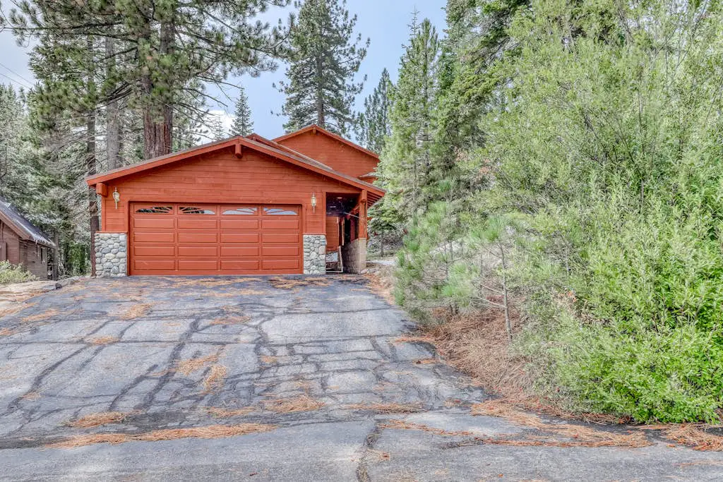Family-friendly home w/shared pool, hot tub & access to Tahoe/Donner amenities