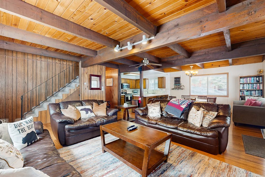 Great family home near Tahoe Donner with a shared pool, tennis court & hot tubs