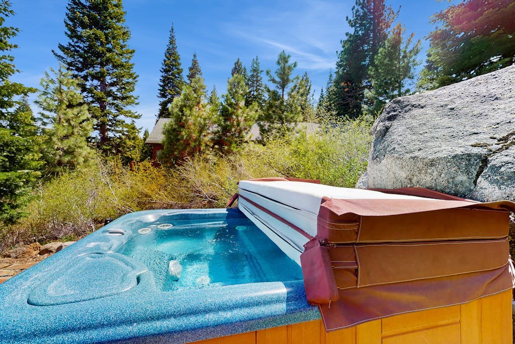 Extraordinary Tahoe-Donner Modern Mountain Home