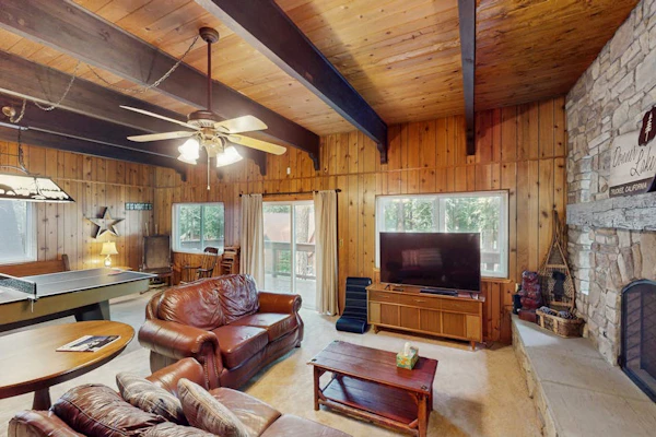 Donner Lake home with pool table - minutes to hiking, skiing & downtown