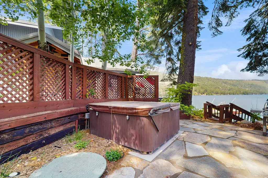 Terrific lakefront gem with private hot tub, dock & beach - near skiing & town