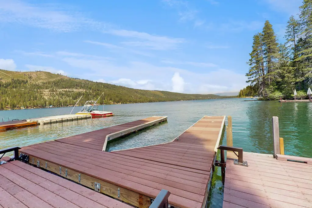 Terrific lakefront gem with private hot tub, dock & beach - near skiing & town