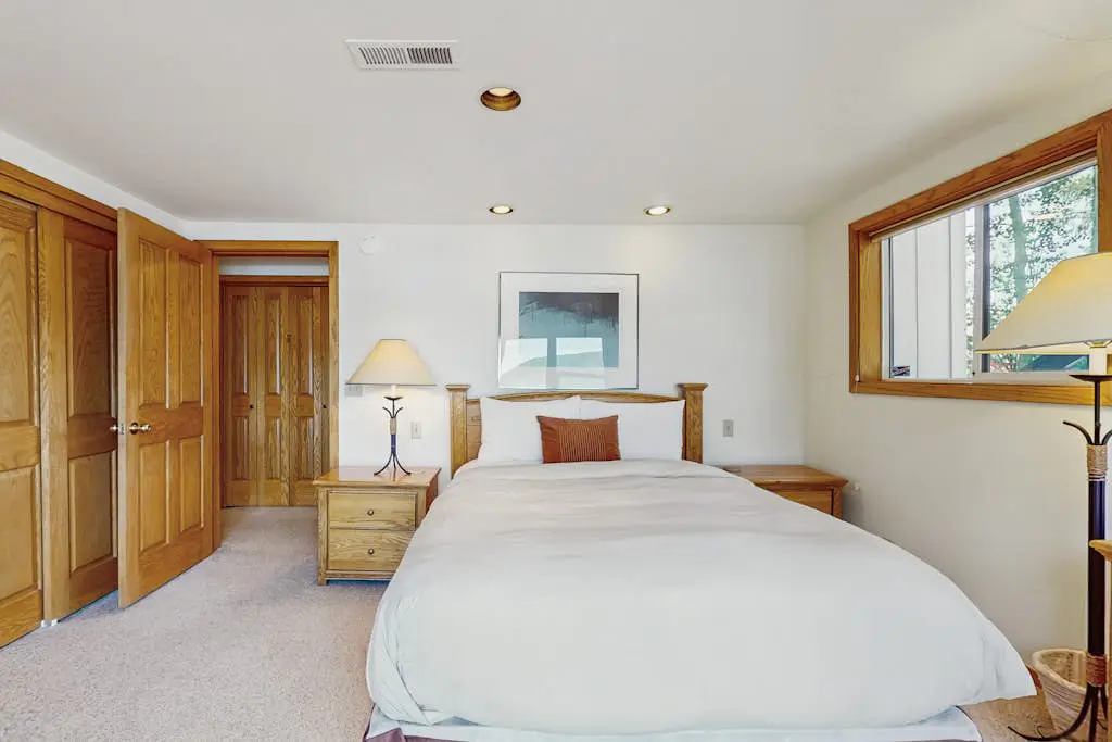 Terrific lakefront gem with private hot tub, dock & beach - near skiing & town