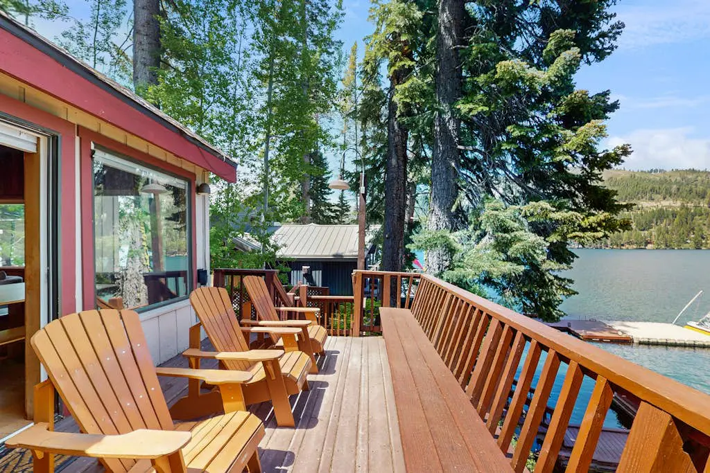 Terrific lakefront gem with private hot tub, dock & beach - near skiing & town