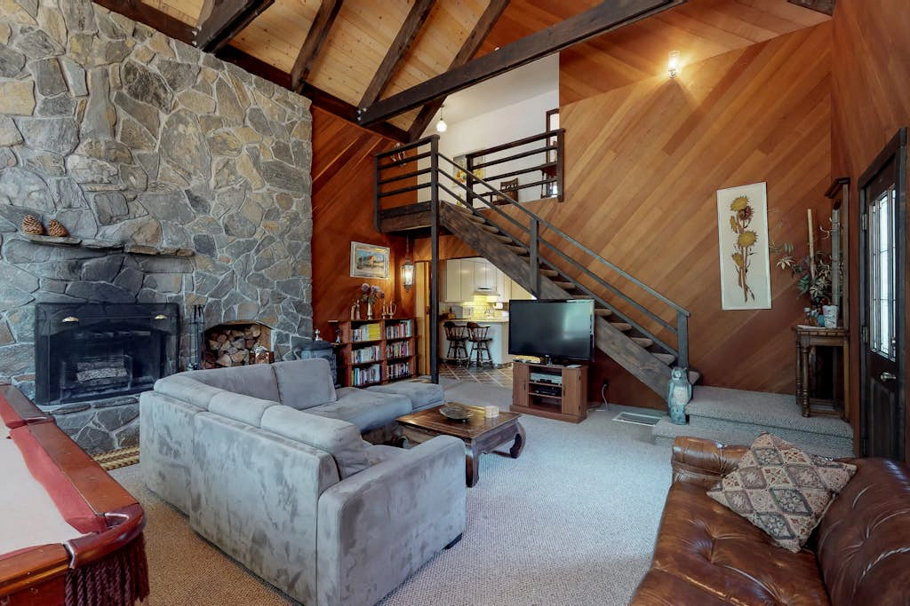 Family-friendly cabin with shared pool, hot tub, & tennis - near golf & skiing
