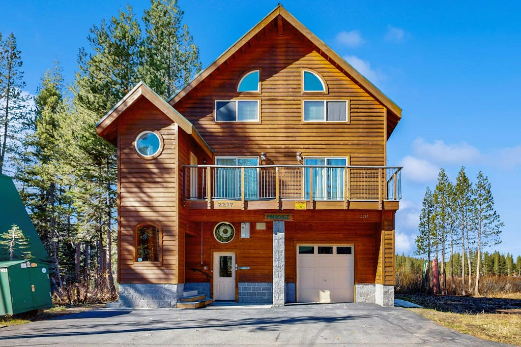Family-friendly, lakefront getaway with a gas fireplace, furnished deck, & views