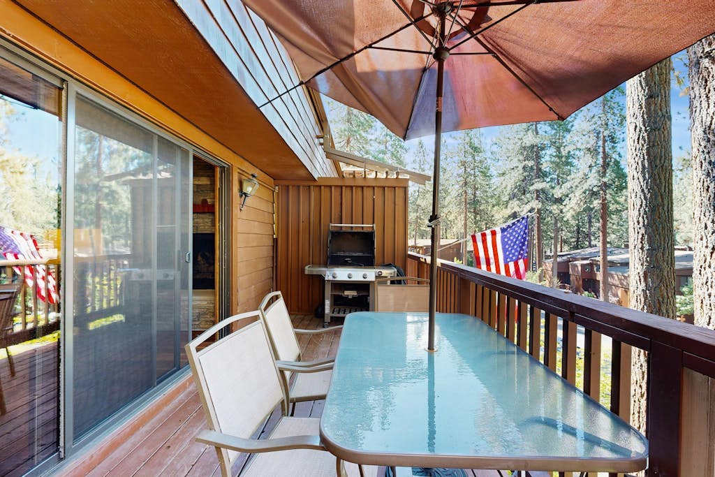 Inviting condo with gas fireplace & grill, sleeps 8