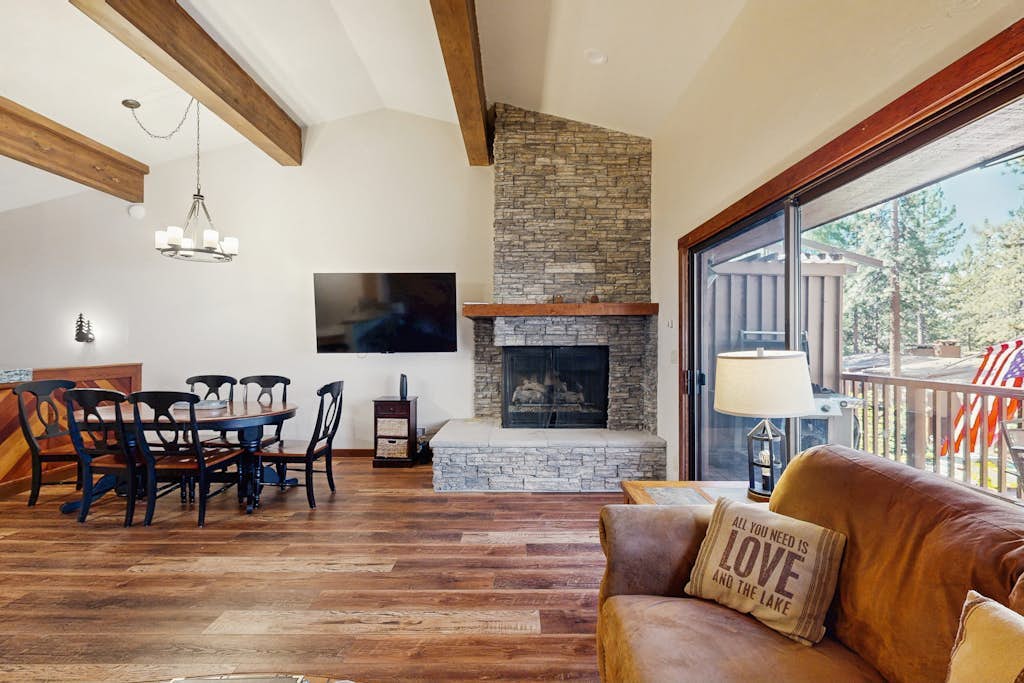 Inviting condo with gas fireplace & grill, sleeps 8