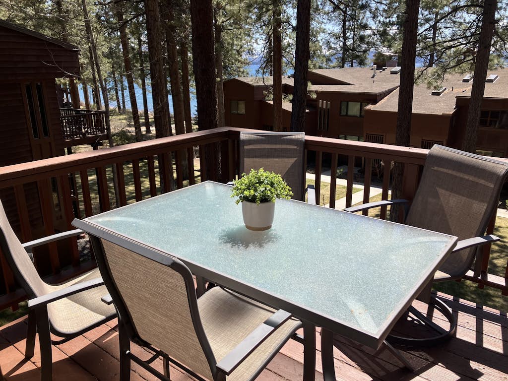 Fantastic lakefront condo with tennis, skiing, fireplace, & W/D, sleeps 6