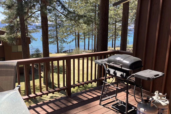 Fantastic lakefront condo with tennis, skiing, fireplace, & W/D, sleeps 6
