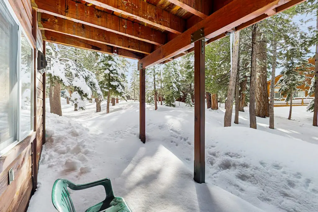 Spacious cabin with shared pools & hot tubs - near skiing, hiking & biking