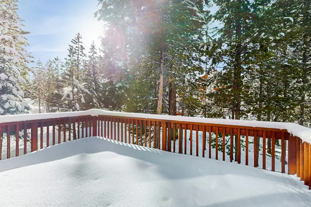 Spacious cabin with shared pools & hot tubs - near skiing, hiking & biking