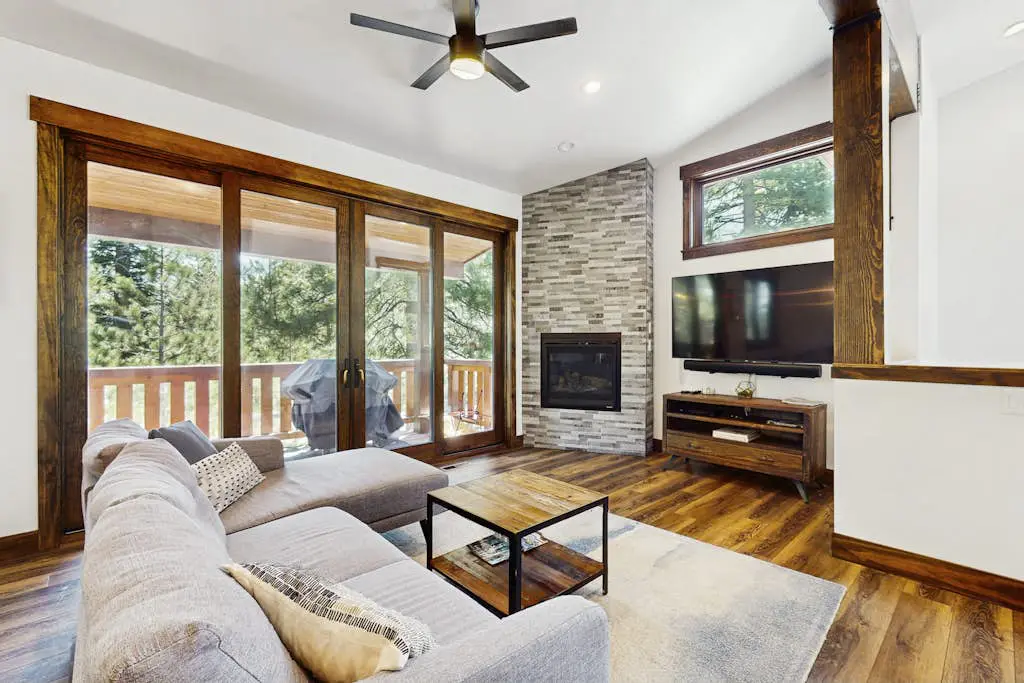 Cozy & contemporary townhome with two decks - close to town & outdoor fun