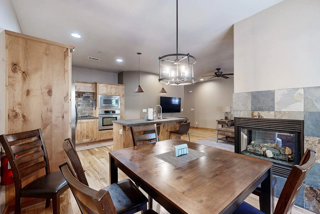 Central Truckee Home - Walk to Downtown & Trails
