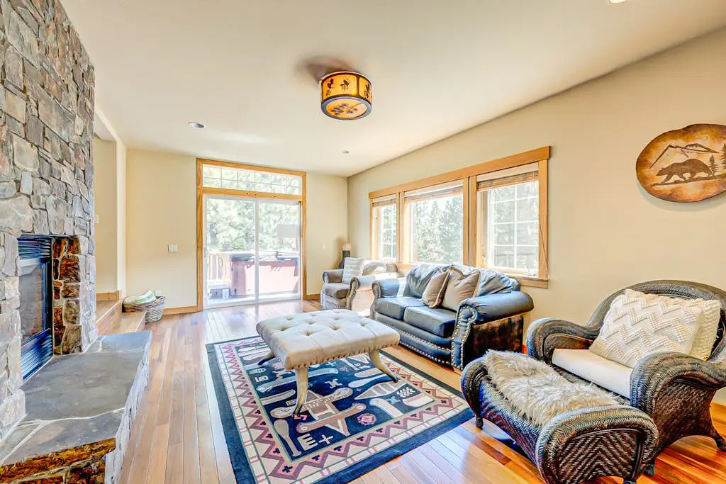 Spacious Tahoe Donner retreat with private hot tub - near trails, slopes & golf