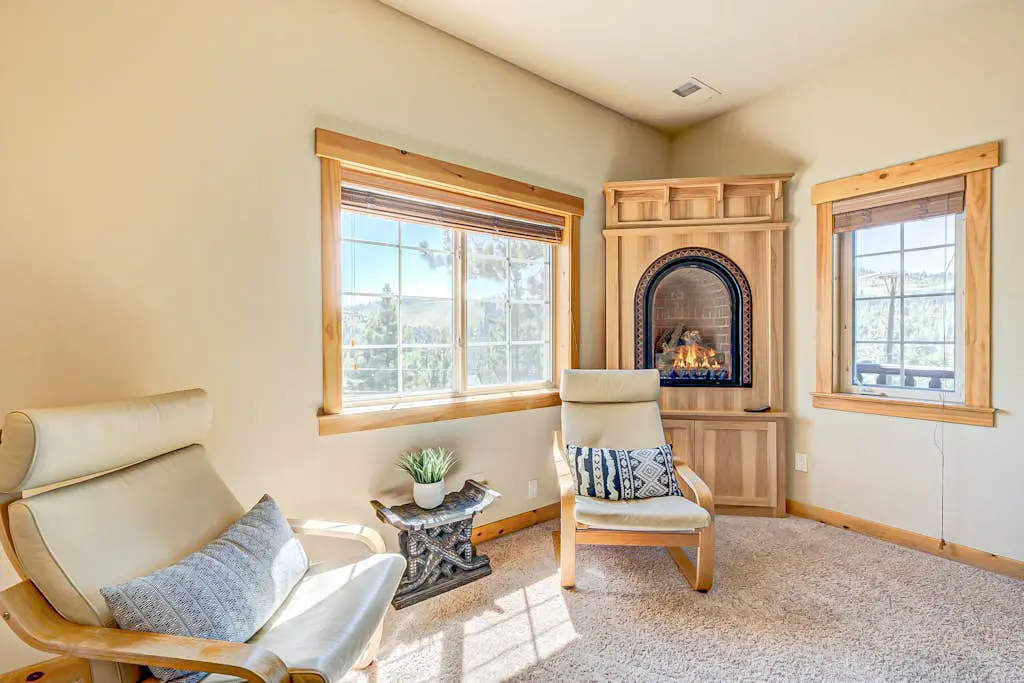 Spacious Tahoe Donner retreat with private hot tub - near trails, slopes & golf