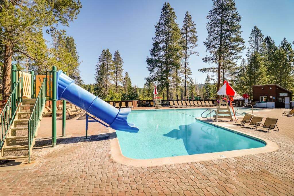 Forest-view home with 3 decks, fast WiFi, pool & hot tub access