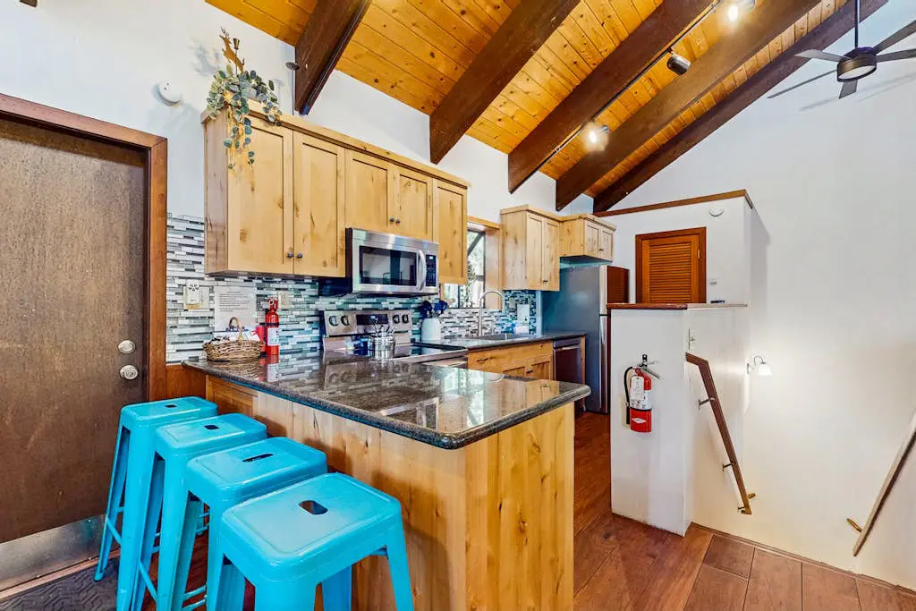 Forest-view home with 3 decks, fast WiFi, pool & hot tub access