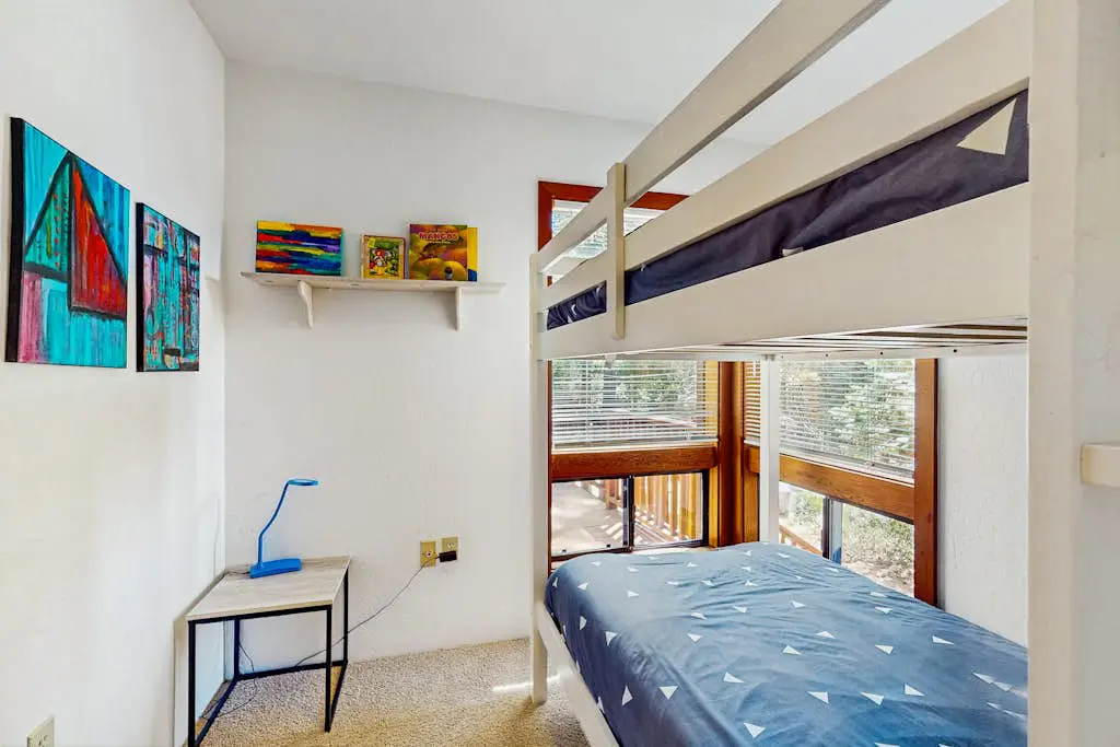 Forest-view home with 3 decks, fast WiFi, pool & hot tub access