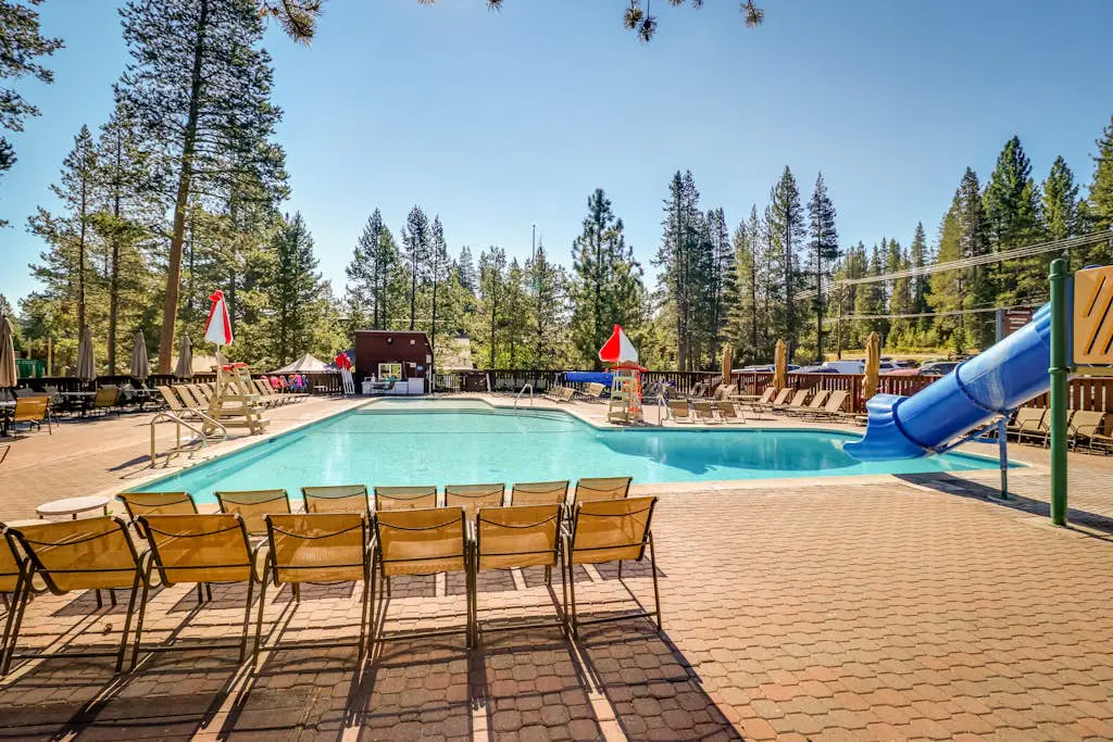 Forest-view home with 3 decks, fast WiFi, pool & hot tub access