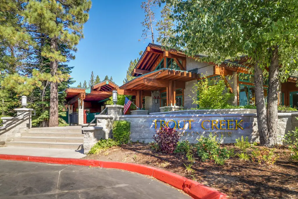 Forest-view home with 3 decks, fast WiFi, pool & hot tub access