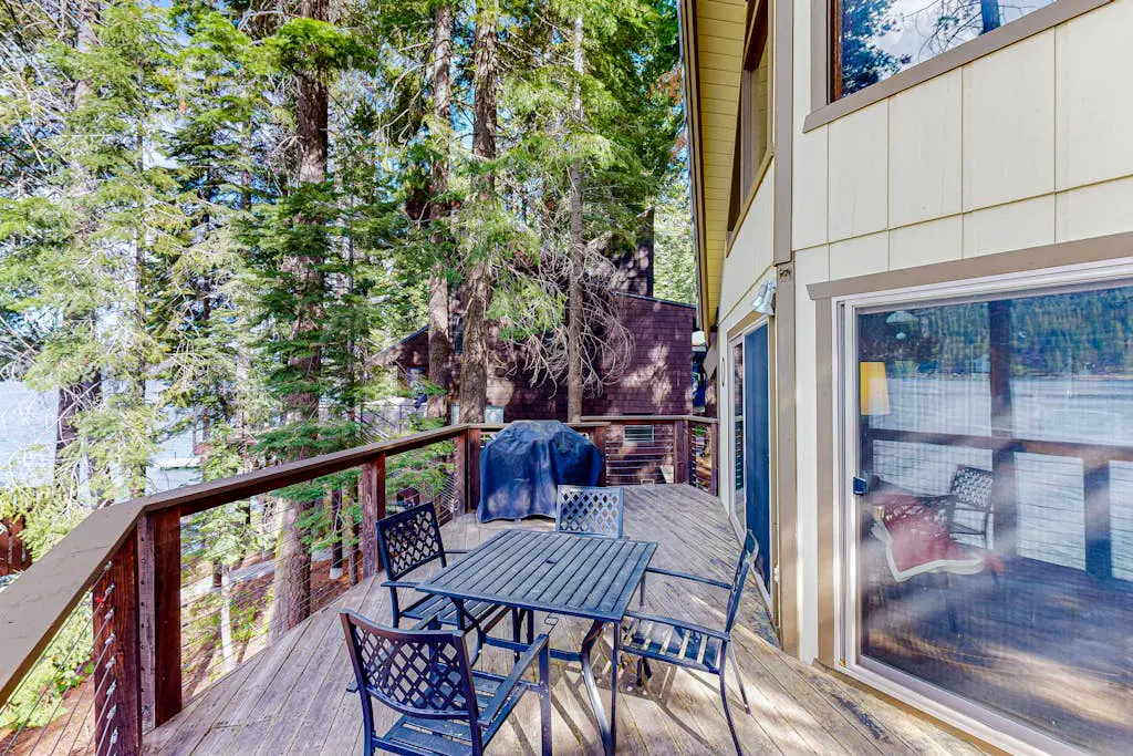 Donner Lakefront Retreat