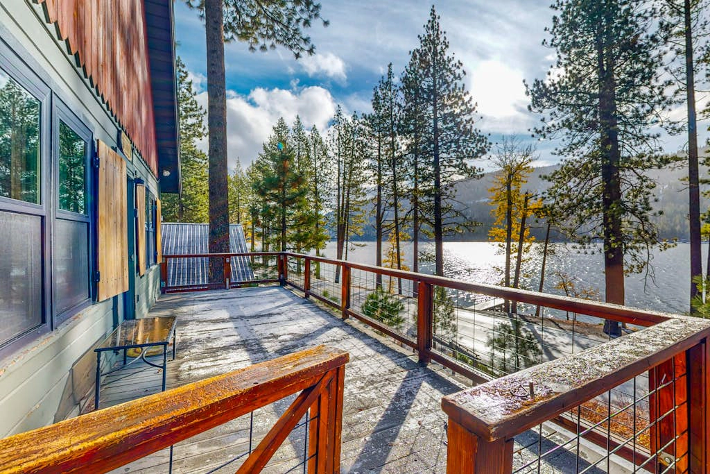 Dog-friendly waterfront cabin with lake views & access - close to slopes
