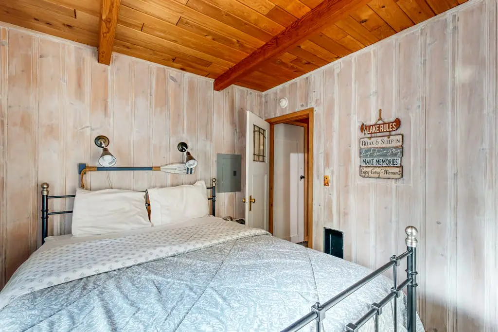 Rustic and Nostalgic Donner Lake Cabin With A View