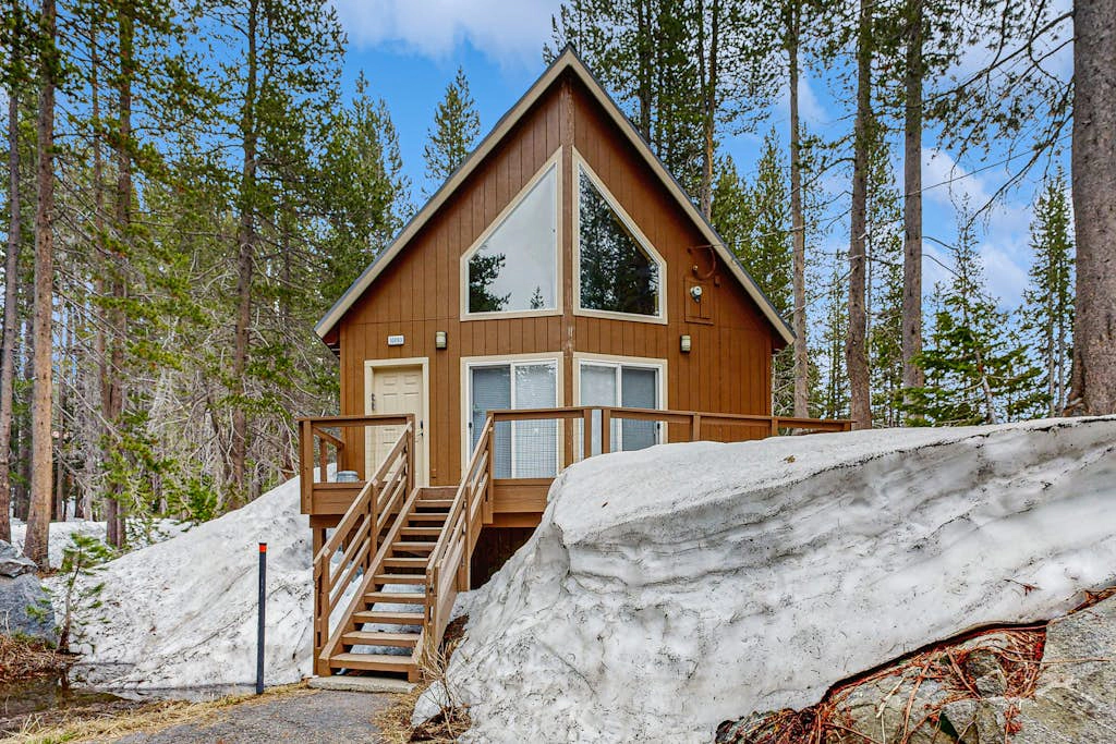 Cozy, dog-friendly getaway with wood stove & washer&dryer