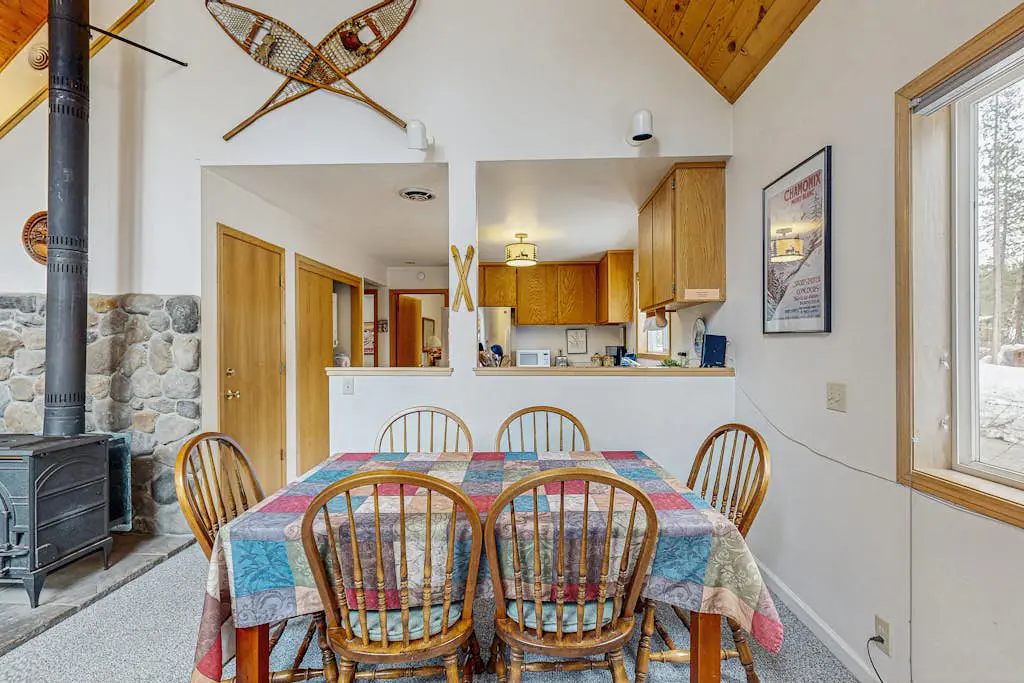 Cozy, dog-friendly getaway with wood stove & washer&dryer