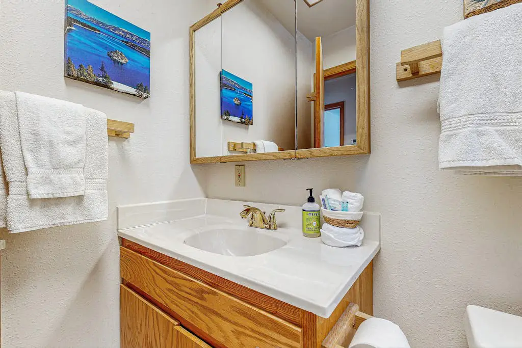 Cozy, dog-friendly getaway with wood stove & washer&dryer