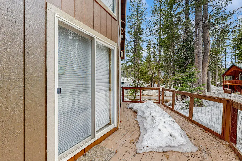 Cozy, dog-friendly getaway with wood stove & washer&dryer